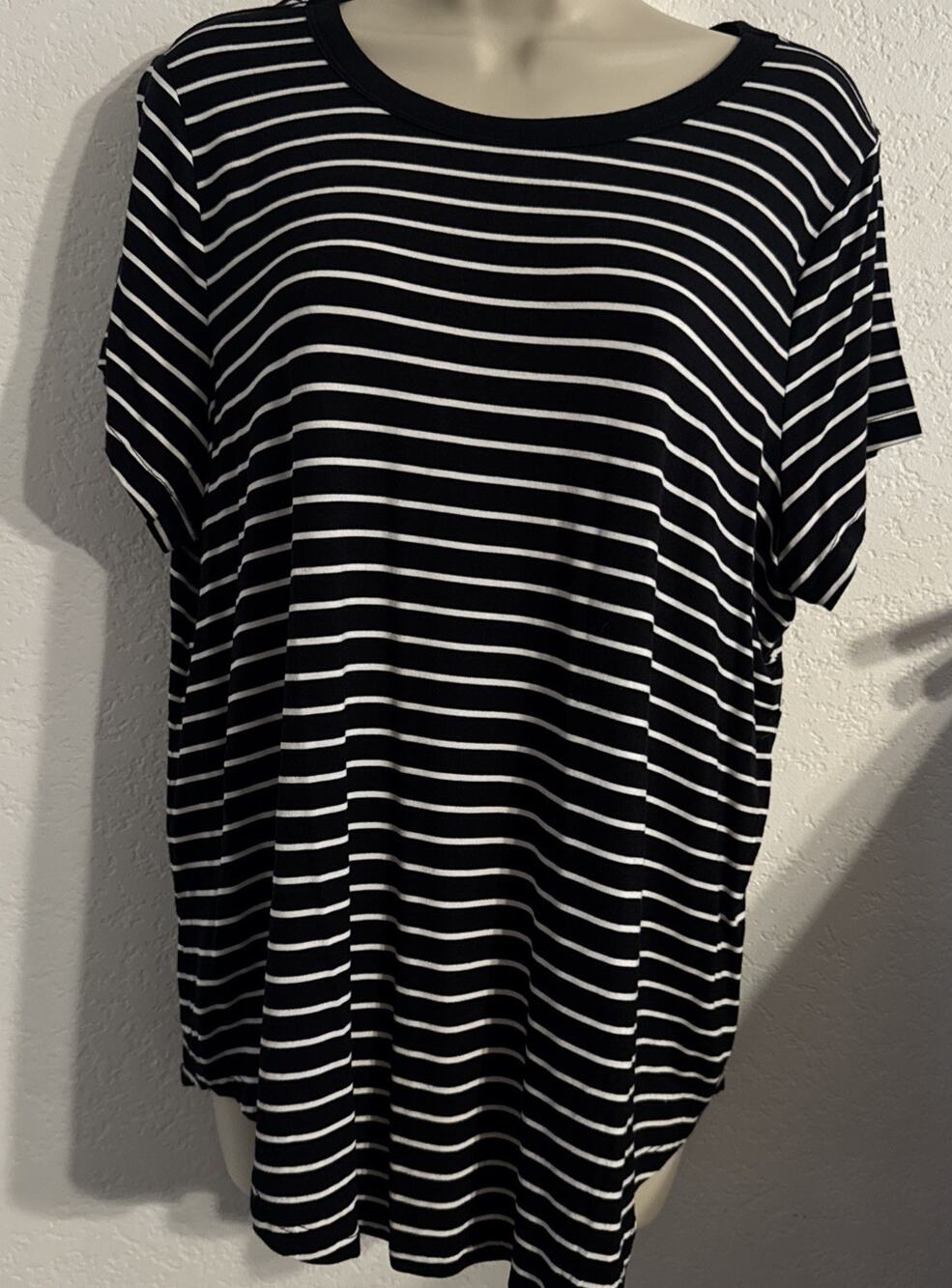 SO Women's Top Size XL Black & White Striped Tunic T-shirt Flowy Fit Ultra Soft